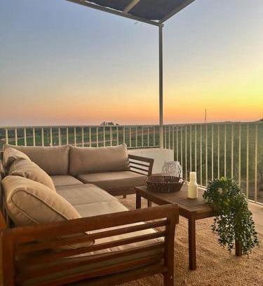 Almodovar del Rio House | Casa Caraza. Un olivar con vistas al castillo de Juego de Tronos