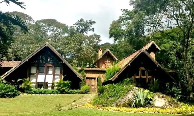 Itaipava Villa | Casa com cachoeira e rio particular