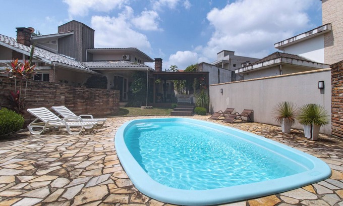 Pinheirinho Ski Chalet | Casa com piscina, churrasq e Wi-Fi em Criciúma/SC