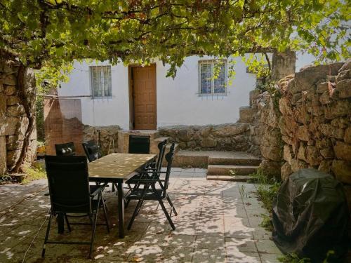 Lobeira House | Casa con parra de uva y paz