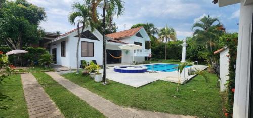 Melgar House | Casa con piscina privada