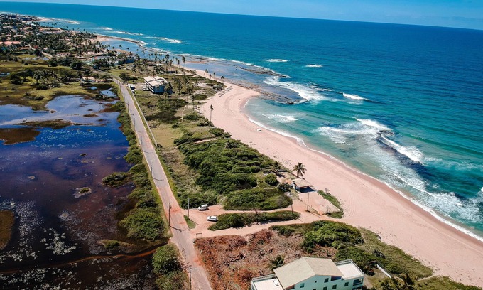 Arembepe House | Casa Confortável a 100 Metros da Praia