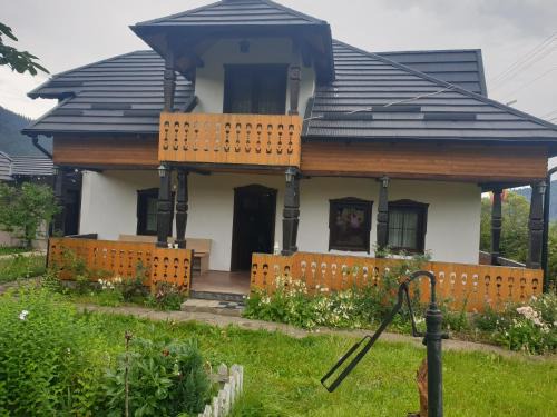 Stulpicani Villa | Casa cu Steag
