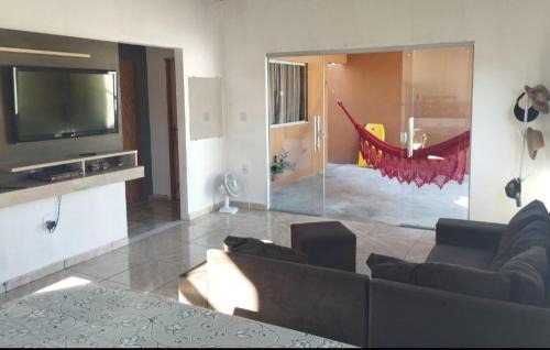 Caravelas House | Casa da Cris em Praia do Grauçá com Wi-Fi, ar condicionado e garagem