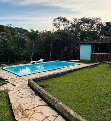 Ibiuna House | Casa de campo com piscina em condomínio.