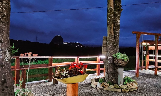 Guatape Villa | Casa De Colores