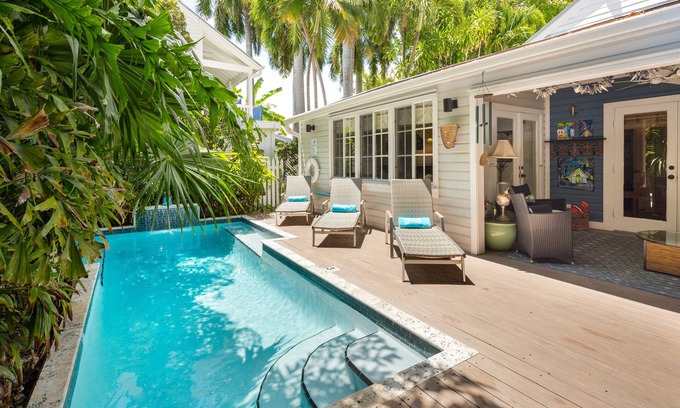 Old Town House | Casa De Cuba A Beach House - Cuban Flair Steps From Duval