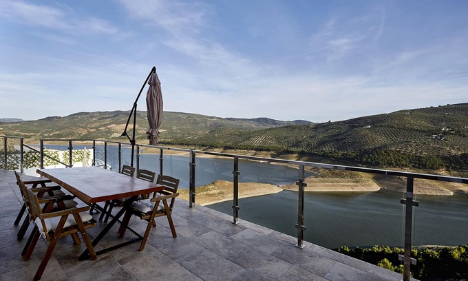 Iznajar House | Casa de Nueva Construcción con Vistas al Mayor Embalse de Andalucía