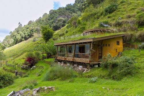 Delfim Moreira House | Casa de permacultura