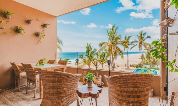 San Francisco Apartment | Casa De Vigil: Beachfront Oasis Ocean Views & Pool