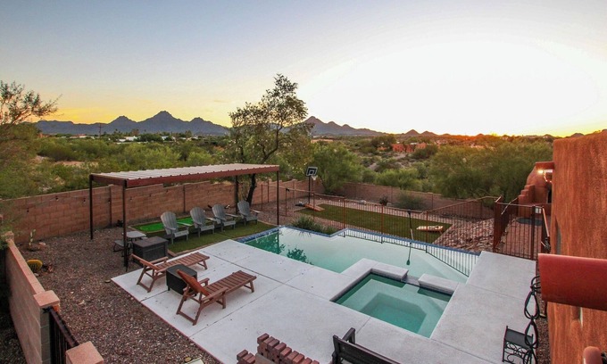 Tucson House | Casa del Cerro Vista - Desert Wood Oasis