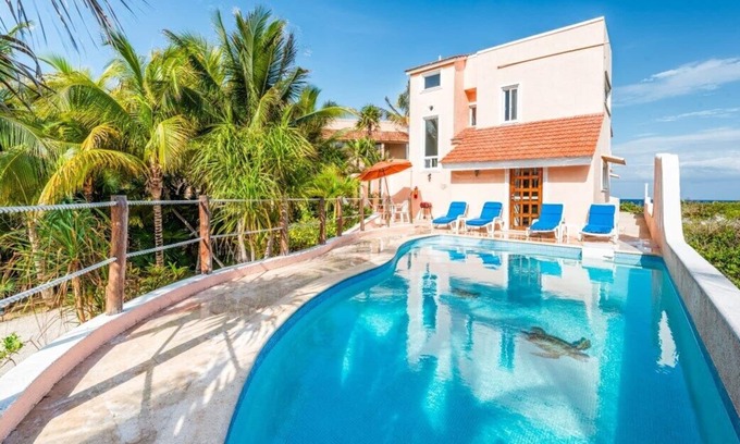 Akumal Villa | Casa del Mar Oceanfront Home 5 min walk to Beach with AC, Wifi, Pool