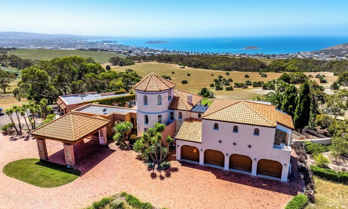 Waitpinga Villa | Casa Del Mar with the Best views in Encounter Bay