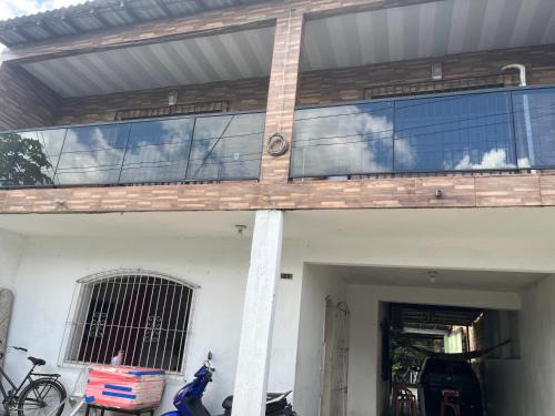 Sacramenta House | Casa dois andares com varanda