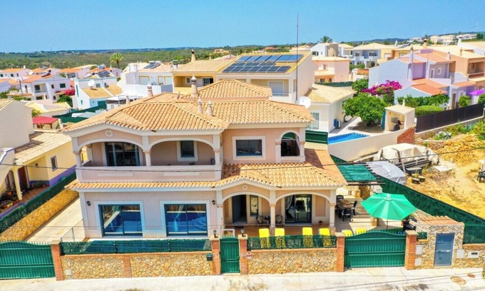 Lagos Villa | Casa dos Sonhos - with pool, BBQ and pizza ovenn