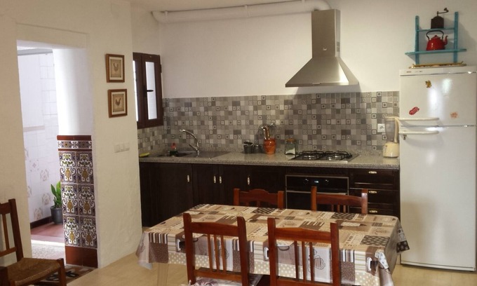 El Bosque Cottage | Casa El Patio, in urban area with wifi and ac