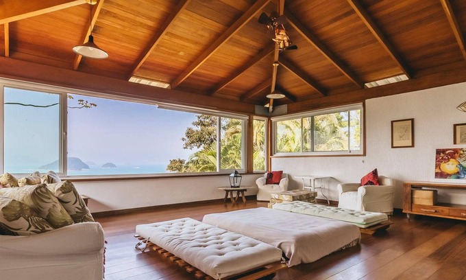 Felix House | Casa em Ubatuba com vista mar e 4 quartos amplos