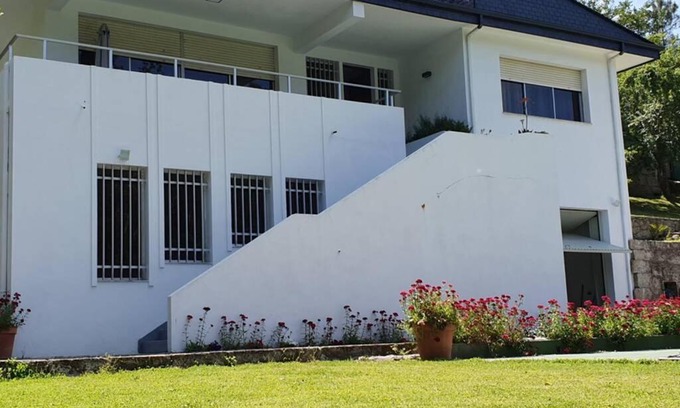 Soutomaior House | Casa en plena naturaleza al lado del rio Verdugo