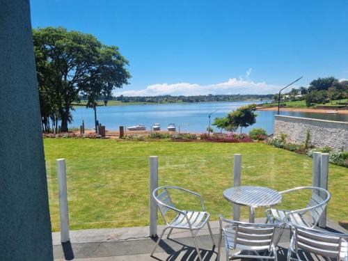 Centro House | CASA FRENTE PRA AGUA/REPRESA JURUMIRIM