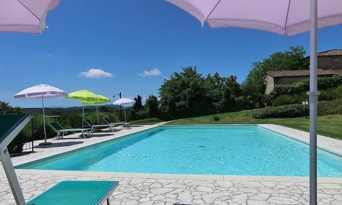 Lano House | Casa Gelso B: A cozy and welcoming apartment that is part of an ancient country house in the characteristic style of the Tuscan countryside, with Free WI-FI.