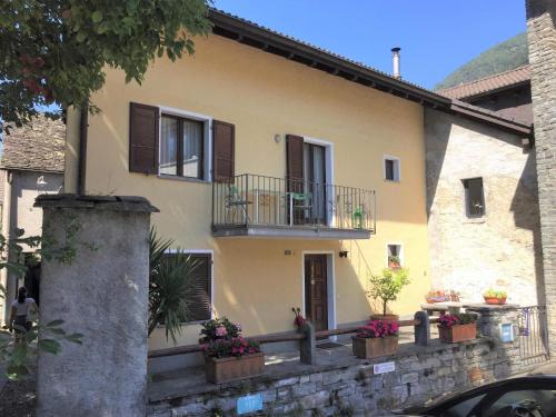 Terre di Pedemonte House | Casa Gialla by Fewotessin
