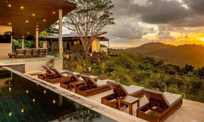 Tres Rios Villa | Casa Grande Del Mar in Puerto Cort s