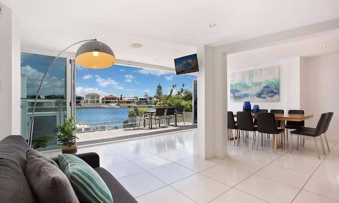 Surfers Paradise House | Casa Grande On The Water