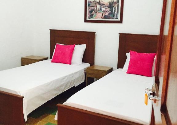 Guadalajara de Buga House | Casa Helga a dos cuadras de la Basílica, casa entera con jardín amplio, 6 habitaciones, 5 baños, cocina, comedor y sala de TV