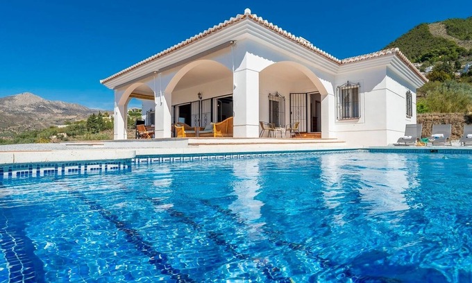 Los Cortijillos Villa | Casa Hyam Alcaucín by Ruralidays