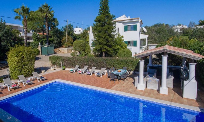 Quelfes Villa | Casa Josephine by Portucasa