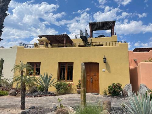 Nopolo House | Casa Juanchi Mountain views and just steps from restaurants, pool, and the beach of Loreto Bay