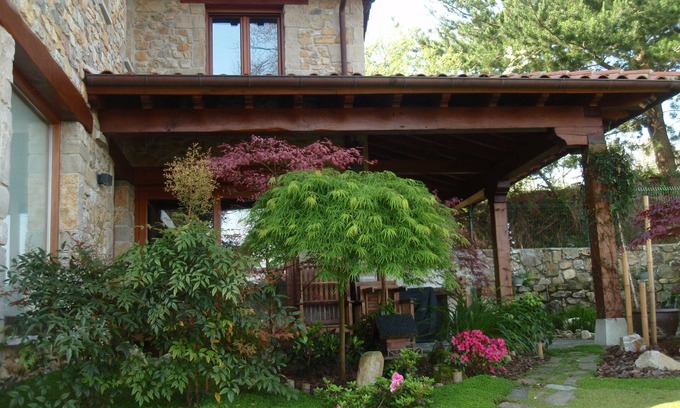 Prado House | Casa La Marina. Berbes. Finca 3000 m2, parking, overlooking the sea/mountain, golf 500 m