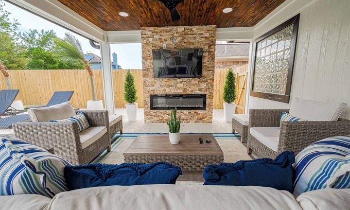 Barker House | Casa Larissa , Grill & Chill Retreat- Heated Pooln3 bedroom Home in Katy TX