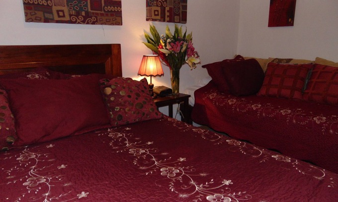 Pavas Bed & Breakfast | Casa Lima B&B Deluxe Room #12 (with Free Breakfast)