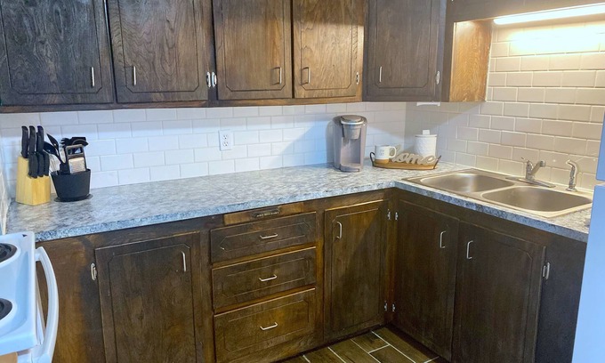 Borger House | Casa Listo, 3 Bedroom, 2 Bath,1 Car Garage, WiFi, Sleeps 6