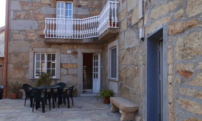 Larino House | Casa Lore - House for 5 in Lariño