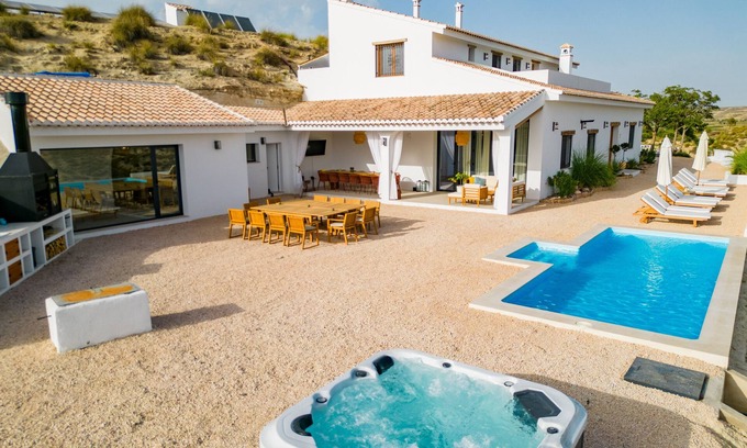 La Alqueria Villa | Casa Lua Galera - Casa Rural de Lujo con 2 Piscinas, spa y Vistas Espectaculares