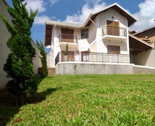 Monte Verde House | Casa MAGNÍFICA a 1 Km do centrinho com Suíte e Hidro