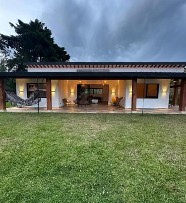 Bello House | Casa moderna san Felix cerca a parapentes y miradores con vista a Medellín