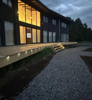 Pucon House | Casa nueva en country pucon con piscina y quincho compartido con casa gemela