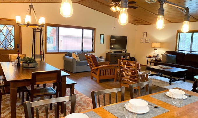 Heber Cabin | Casa on the Rocks | Open Floor Plan & Pet-friendly