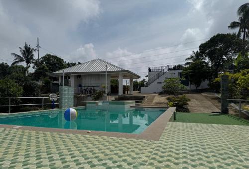 Alfonso House | Casa Pabugnaw Spacious and Cozy Private Home with Pool near Tagaytay