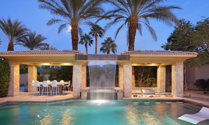 Bermuda Dunes Cottage | Casa Palmera by Avantstay Entertainer's Oasis w/Guesthouse