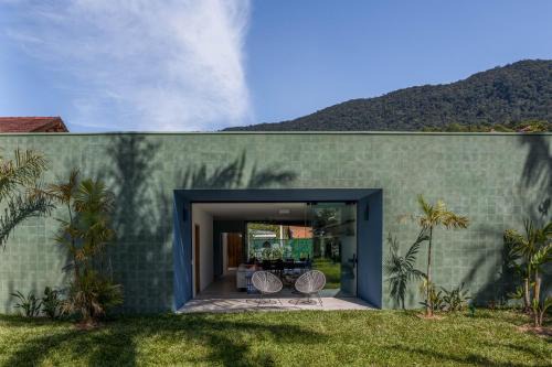 Guaeca House | Casa Patropi na Praia de Guaecá - condomínio fechado, piscina aquecida e internet 500mb