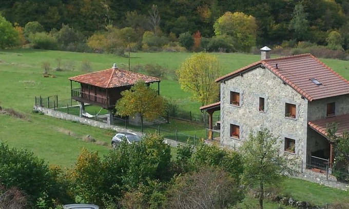Santa Maria de Valdeon House | Casa Rural El Hórreo