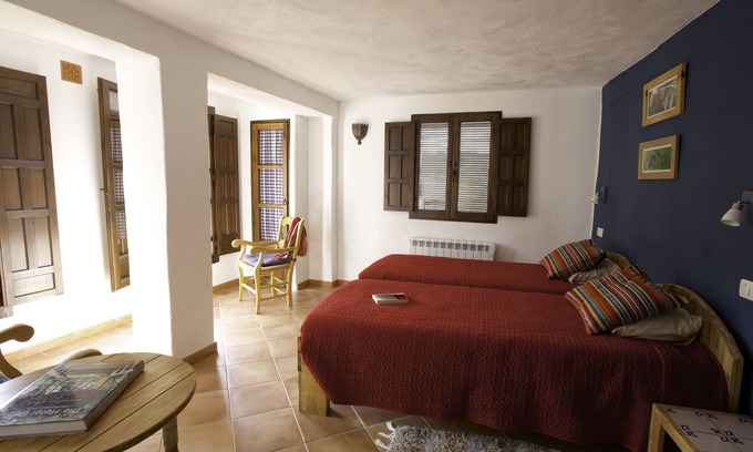 Guejar Sierra House | Casa Rural in con 3 Haitaciones con Baño Privados, Cocina y Salon Compartido