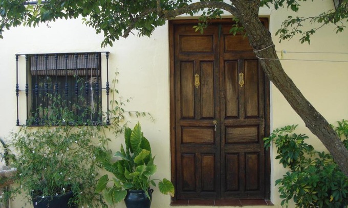 Setenil de las Bodegas House | Casa Rural: "la Encina"