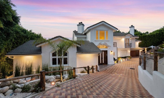 Studio City Villa | Casa Saban - Private Villa Near Disneyland+Downtown LA | Pool