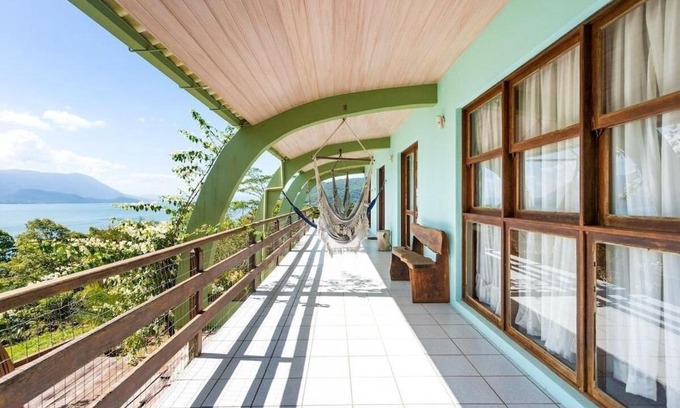 Florianopolis House | Casa super espaçosa com vista linda para o mar.