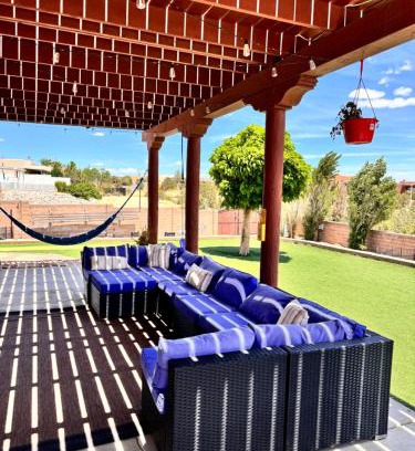 Farmington House | Casa Uva Beautiful Family House Retreat with pool and views